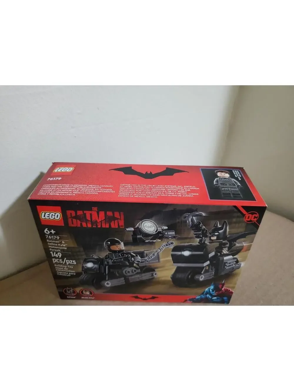 LEGO Super Heroes DC Comics Batman  Selina Kyle Motorcycle Pursui 76179 Building - Picture 3 of 7